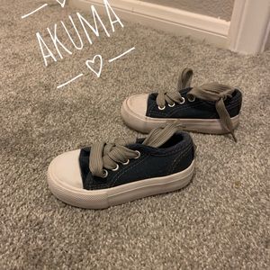 Akuma baby tennis shoes